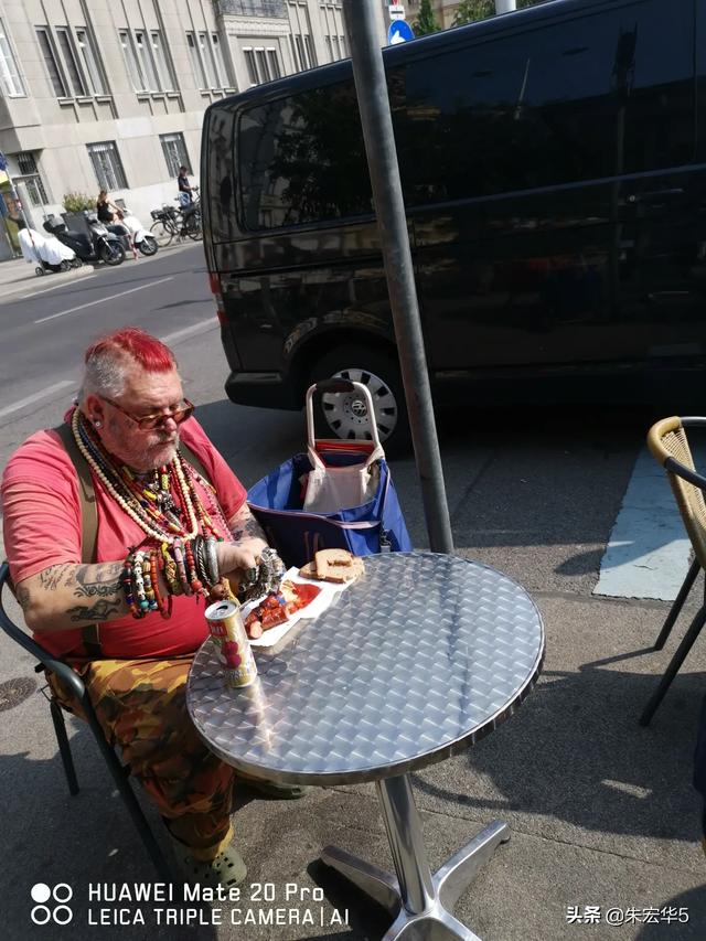 啥是男人？端的起82的红酒,也吃的下馒头咸菜大凉水,对吗？