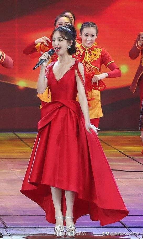 谢娜兼任央视主持:如果让谢娜主持《星光大道》，你认为如何？