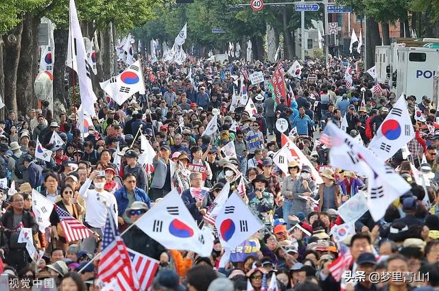 郑多彬葬礼:此次韩国娱乐圈的丑闻为什么能惊动总统文在寅？