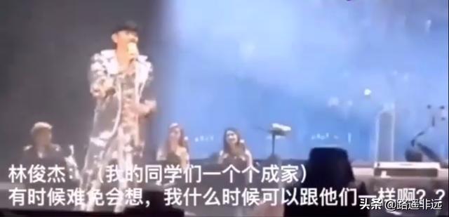 歌手胡月:演唱会上都发生过哪些搞笑的瞬间？