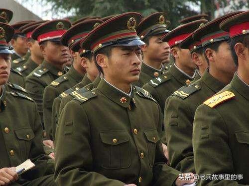当兵只当两年好,还是继续去考士官好？
