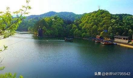胡皓康:你从“印度孩子举拖鞋照片”这张照片中，看到了什么