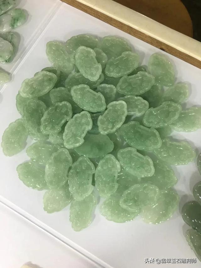 如何区分缅甸翡翠和危料,这个牌子是危料吗，雕工怎么样？