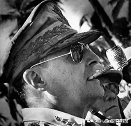 美国五星上将麦克阿瑟是怎样被解职的？为什么？插图116