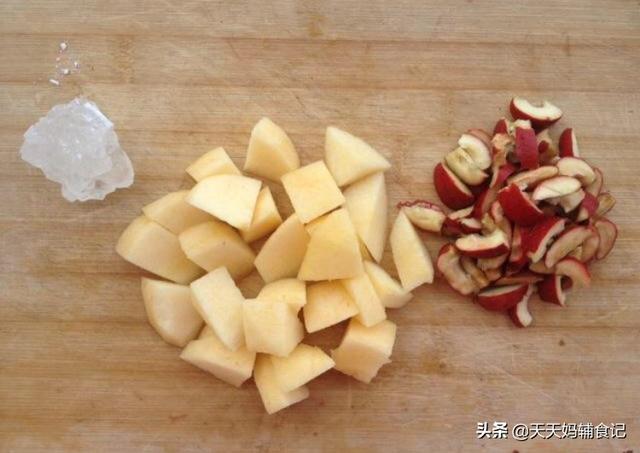 养生苹果山楂汤，山楂煮苹果什么时间吃最好？(苹果和山楂能一起吃吗)