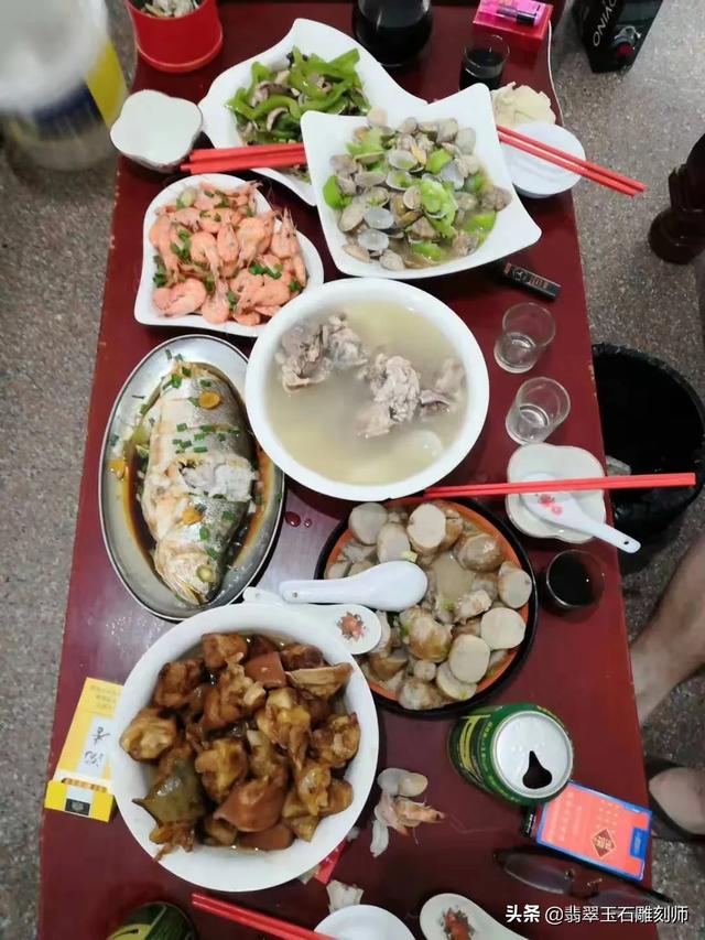 翡翠科普,翡翠戴久了会变绿，这是怎么回事？