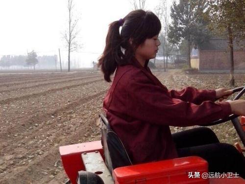 调教女犬奴:女同学被外国男人抛弃，她想找前男友接盘能成功吗？