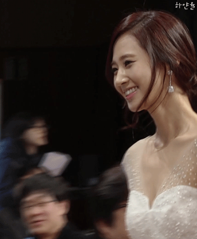 宋茜青春不败:可以给我安利一下少女时代吗（带每个人照片的那种）？