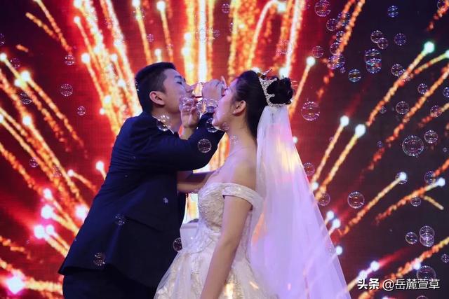 周弋楠婚礼现场:婚礼现场我岳父母要参加，可我家风俗是他们不能参加，要答应吗？