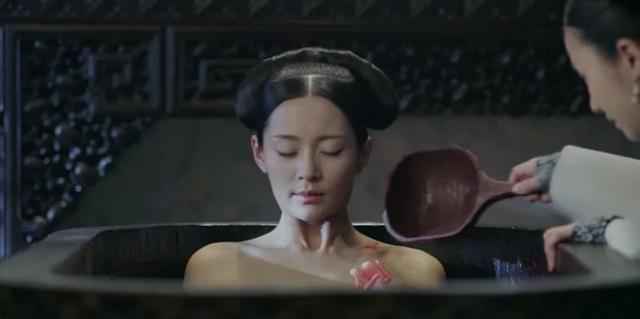 临幸:给皇帝侍寝的妃子为什么要裹在被子里抬着来，扶着走