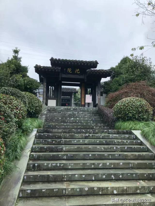 去舟山玩的话住东港合适还是朱家尖合适？