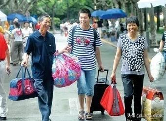 研究生开学用父母送吗？