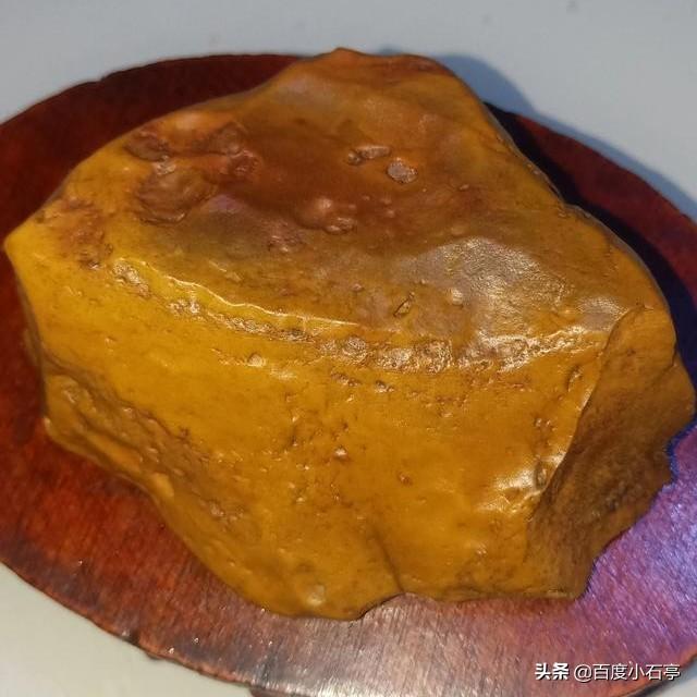 新疆羊脂白金丝玉值钱吗,新疆金丝玉，有人说不值钱，是真的吗？