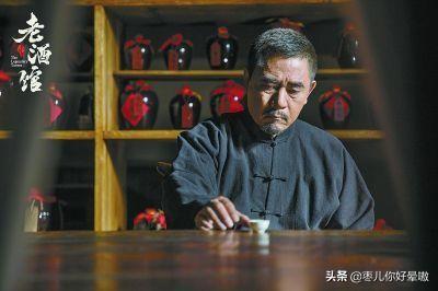 陈宝国的儿子是谁:最近《老酒馆》又火了，陈宝国父子一起演戏，对于星二代你怎么看