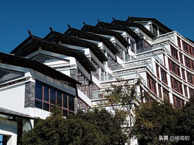 假如你有300万,你愿意在以下哪些城市买房,珠海,昆明,扬州,杭州,厦门,深圳？