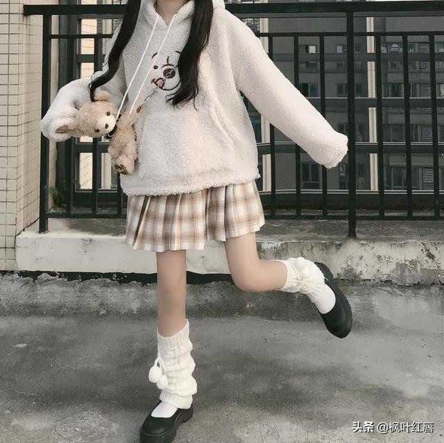 海青发型:中年女子穿什么裙子最好看