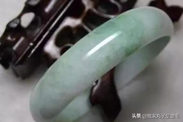 翡翠糯种,翡翠糯种和豆种怎么区分？各有何特点？