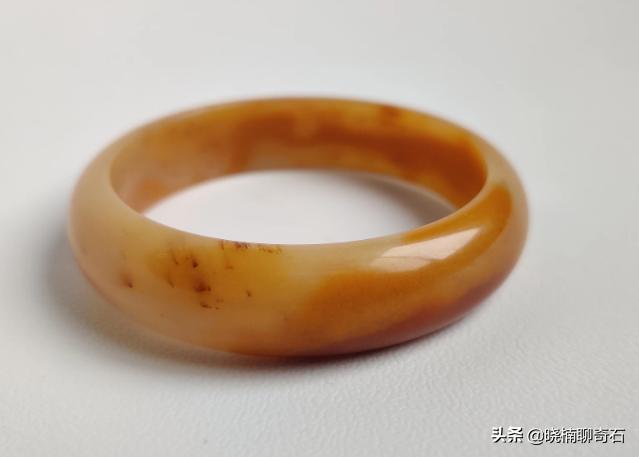 200年前的玉手镯,请大家来帮我鉴定一下玉手镯？有何价值？