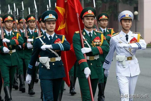越南军队的新式军服非常眼熟,为何至今仍在使用红领章？