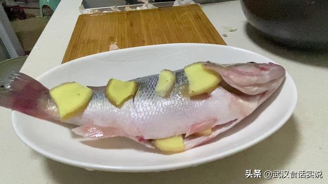 清蒸鱼怎么做才能既美观又美味，清蒸鱼该怎么做才能既入味又鲜嫩