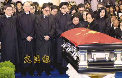 李兆基李嘉诚:香港富豪那么多，霍家财产比不上李嘉诚李兆基，为何地位最特殊？