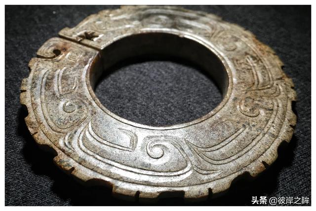 陈瑞莹:这个司南佩的灰皮对吗？司南是什么意思。请懂的人给以指导。谢了