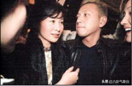 何超琼不能生育:何超琼和杨其龙当年是怎么回事，两人为何没能走到一起？
