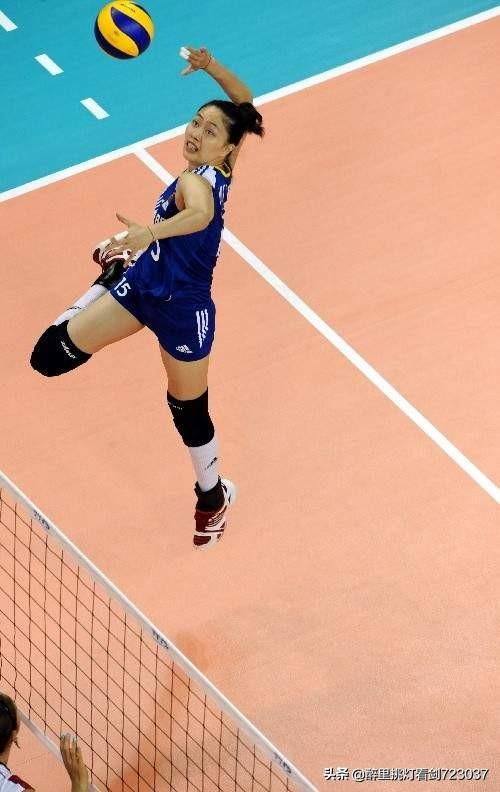 女排周晓兰:排球比赛中的“背飞”是什么意思？