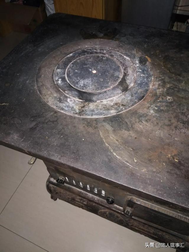 北方以前烧铁炉子和煤炭,现在市场有卖的锅炉暖气适合农村小别墅.