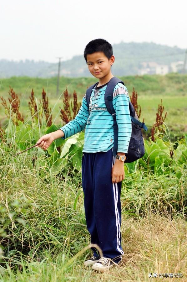 你会想起生活在农村儿时的生活吗?80年代你捡过家畜的粪吗?-生活百科