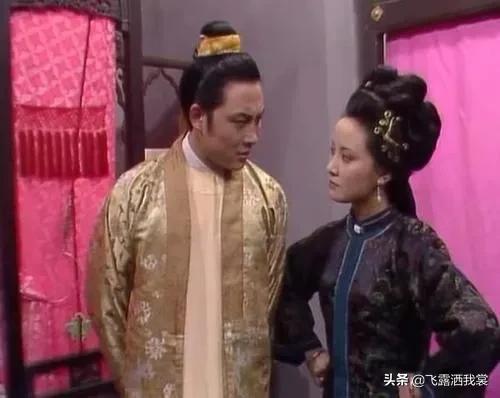 王熙凤简介:黛玉第一次到贾府时，贾母是如何把王熙凤巧妙地介绍给黛玉的？