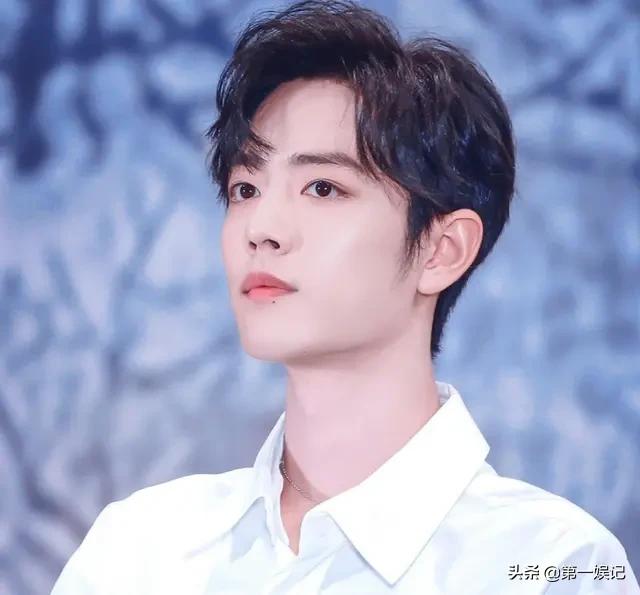 何炅和神秘男牵手:离婚后的赵丽颖和单身的何炅，会有故事发生吗