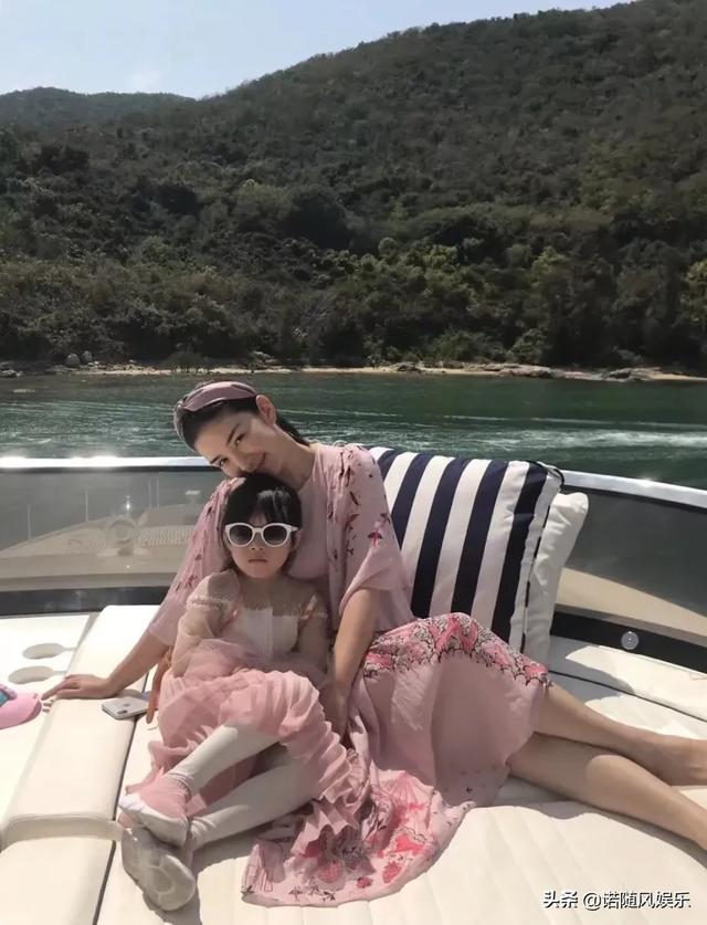 黄奕的前夫:前夫黄毅清被捕后，黄奕母女现状如何