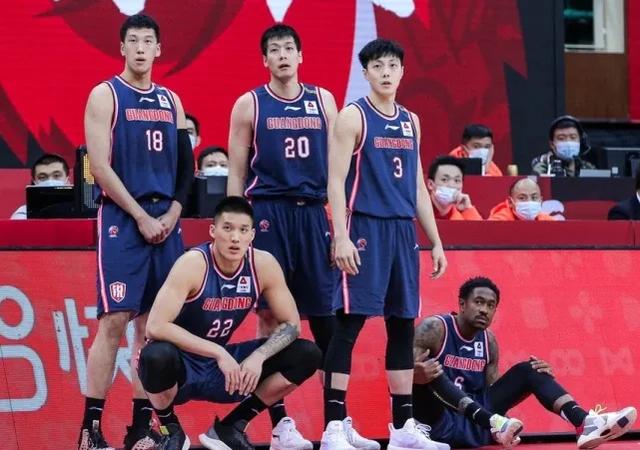上海萨摩耶俱乐部:广东队3个坏消息，威姆斯和马尚要2选1，易建联伤退怎么破？