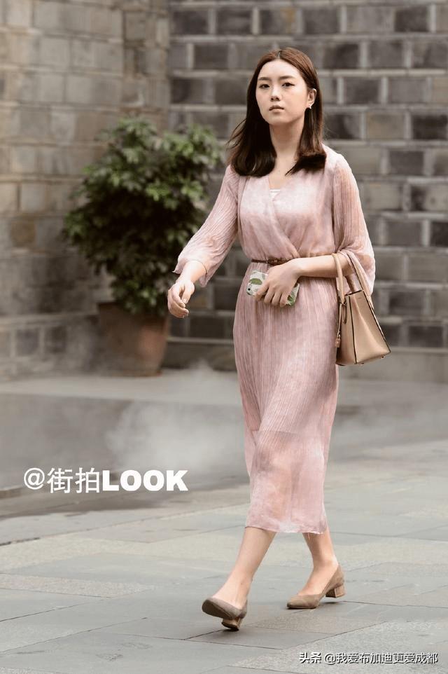 雅女 雅鱼 雅雨:为什么茶园里面插有黄色的纸旗？茶叶的种植应该怎么去管理？