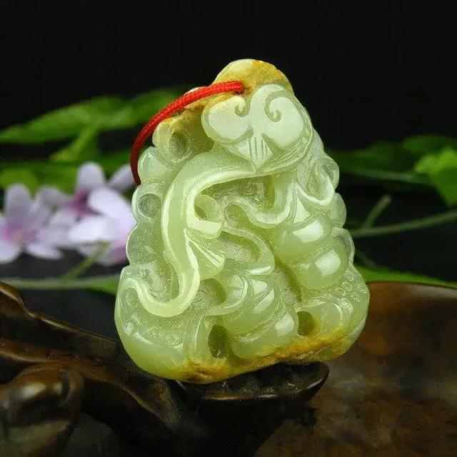 网上有些人说岫岩玉在玉中最不值钱,这是为什么？