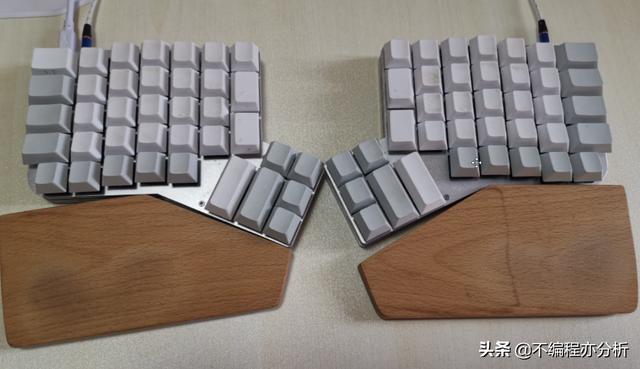 黑寡妇蜘蛛x电竞版:程序员专用键盘，有没有推荐？