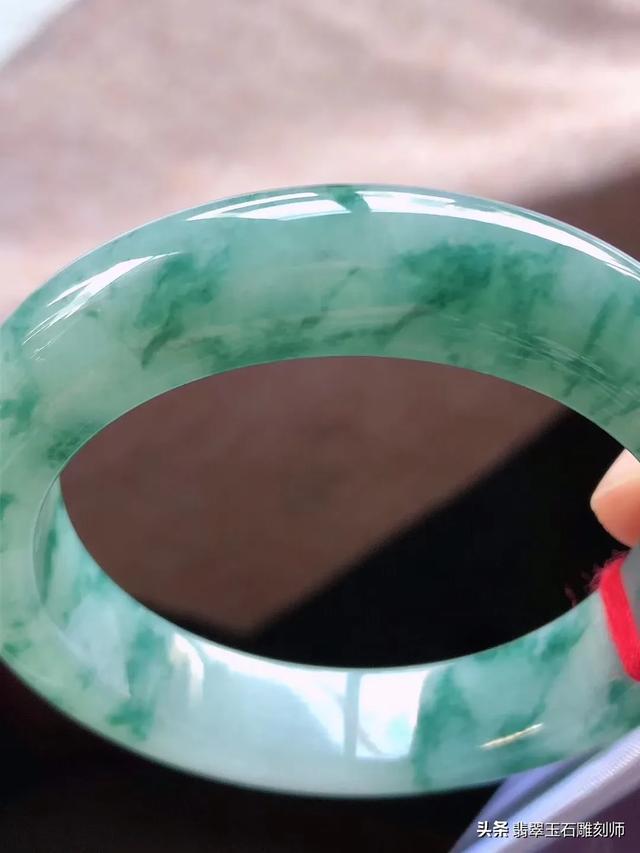 好翡翠手镯的图片,很稀罕翡翠镯子啊，谁能推荐一下哪家的好？