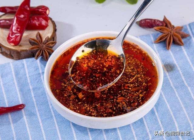 羊角恶魔:酸辣粉的油辣子怎么熬制？