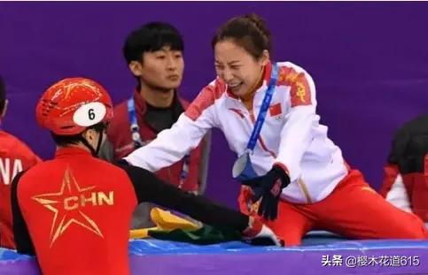 赢了捧输了骂，王濛首秀0金惨败，球迷热议:李炎就是速滑队的郎平，你怎么看？