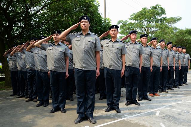 为什么有些用人单位要使用保安公司的保安,单位自己招聘不是更好吗?