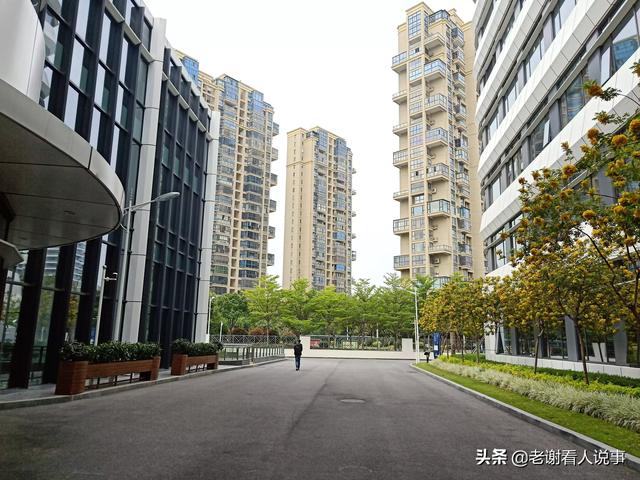 何君尧撑国安立法:如何看待香港天价楼市，年轻人“上无片瓦遮身，下无立锥之地”？