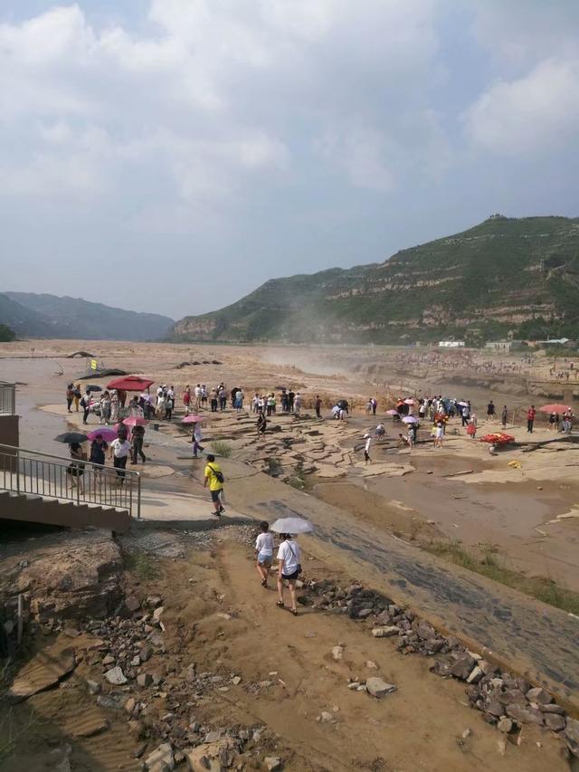 贵州斗狗大赛视频直播:俄罗斯斗狗视频直播 两个人，6000能去哪里玩？给个攻略？