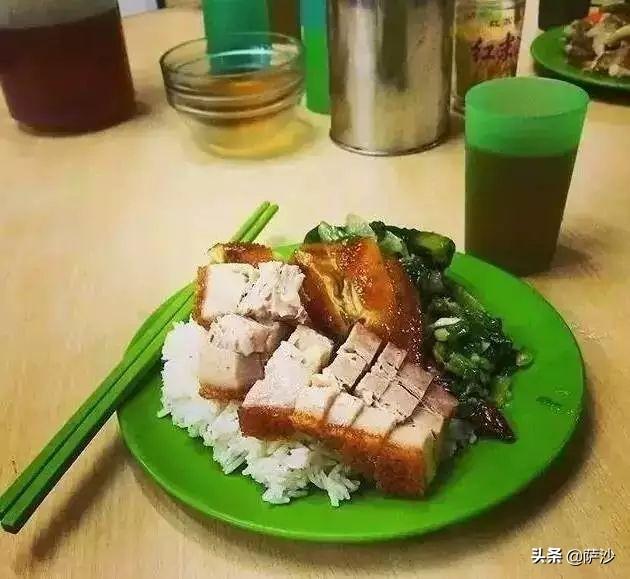 香港电影中,为什么老大喜欢吃廉价的盒饭?