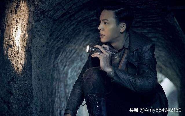 老九门二月红:老九门二月红在墓里遇到了什么二爷从墓里拿出来的东西是什么