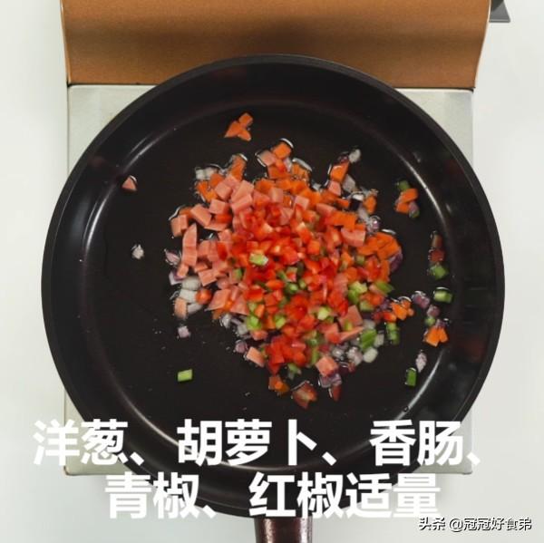 饭店大厨教你不重样做蛋炒饭，炒米饭怎样才能炒成一粒一粒的而且不硬