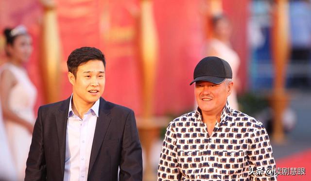赵本山徒弟王小宝:赵本山与徒弟同台演出火爆网络，里面为啥没有小沈阳