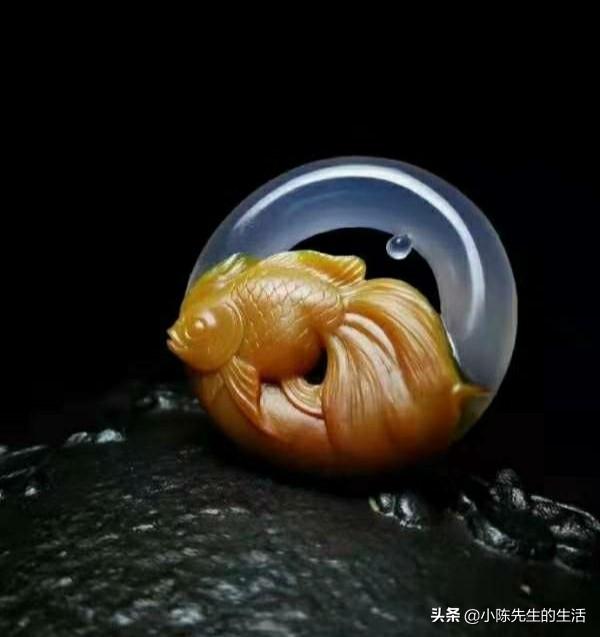 岫玉和翡翠哪个对身体好,为什么有些岫岩玉和玉髓比翡翠便宜、廉价？