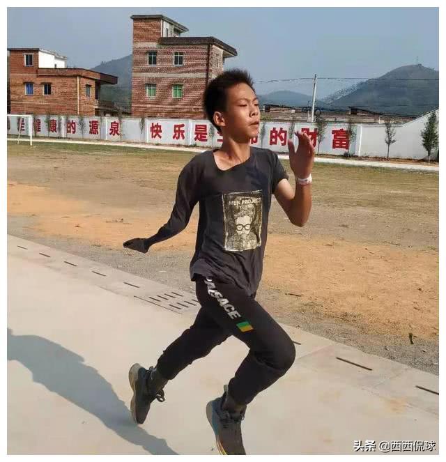 张家城:受邀成为CBA节目中跳球嘉宾，独臂少年张家城会得到出场费吗