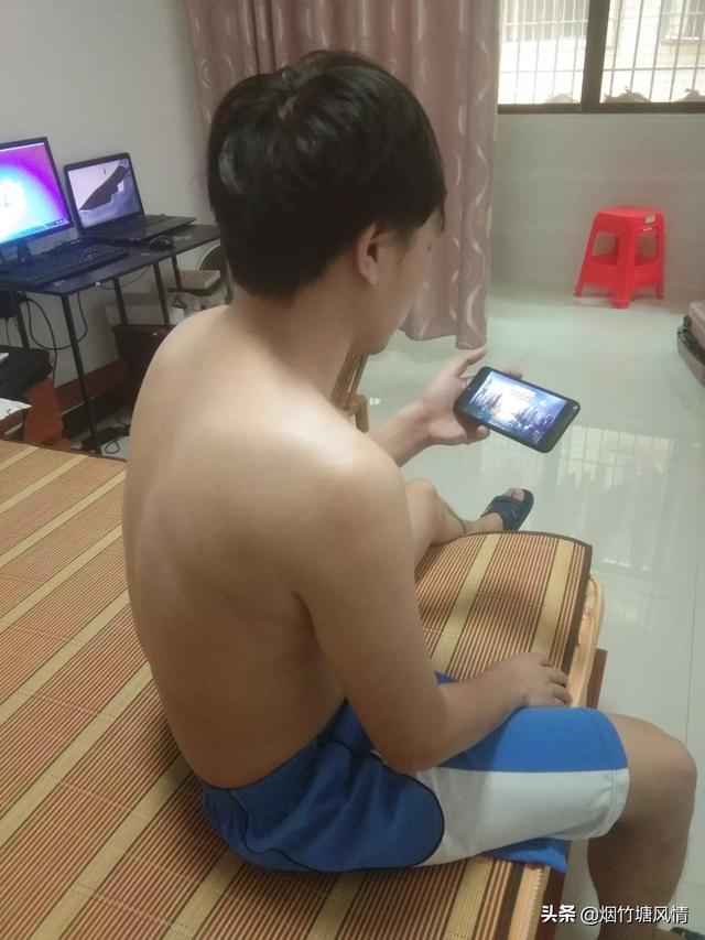 狗孩论坛观看高清频道:在公共场所给宝宝哺乳，该如何避免尴尬？